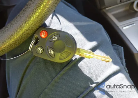 2010 Ford Fusion Se z USA, uszkodzony, nr VIN 3FAHP0HA5AR401823